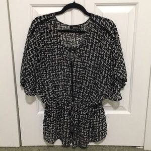 a.n.a. Black and White Geometric Print Dolman Sleeve Top Size Medium Semi Sheer